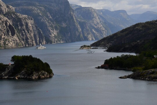 DSC_7200 Blick in einen Fjord