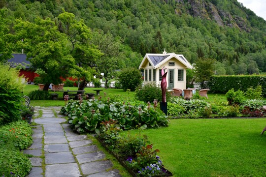 die Gartenanlage des Walaker Hotells