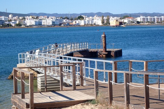 Blick auf Fuseta Blick auf Fuseta von einer vorgelagerten Insel aus.