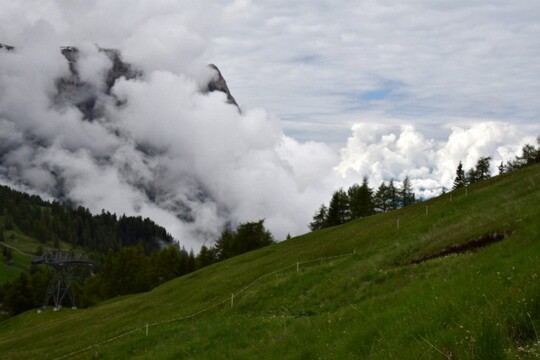 Puflatsch ( 1 ) der Puflatsch ist eine Erhebung am nordwestlichen Rand der Seiser Alm in den Südtiroler Dolomiten.